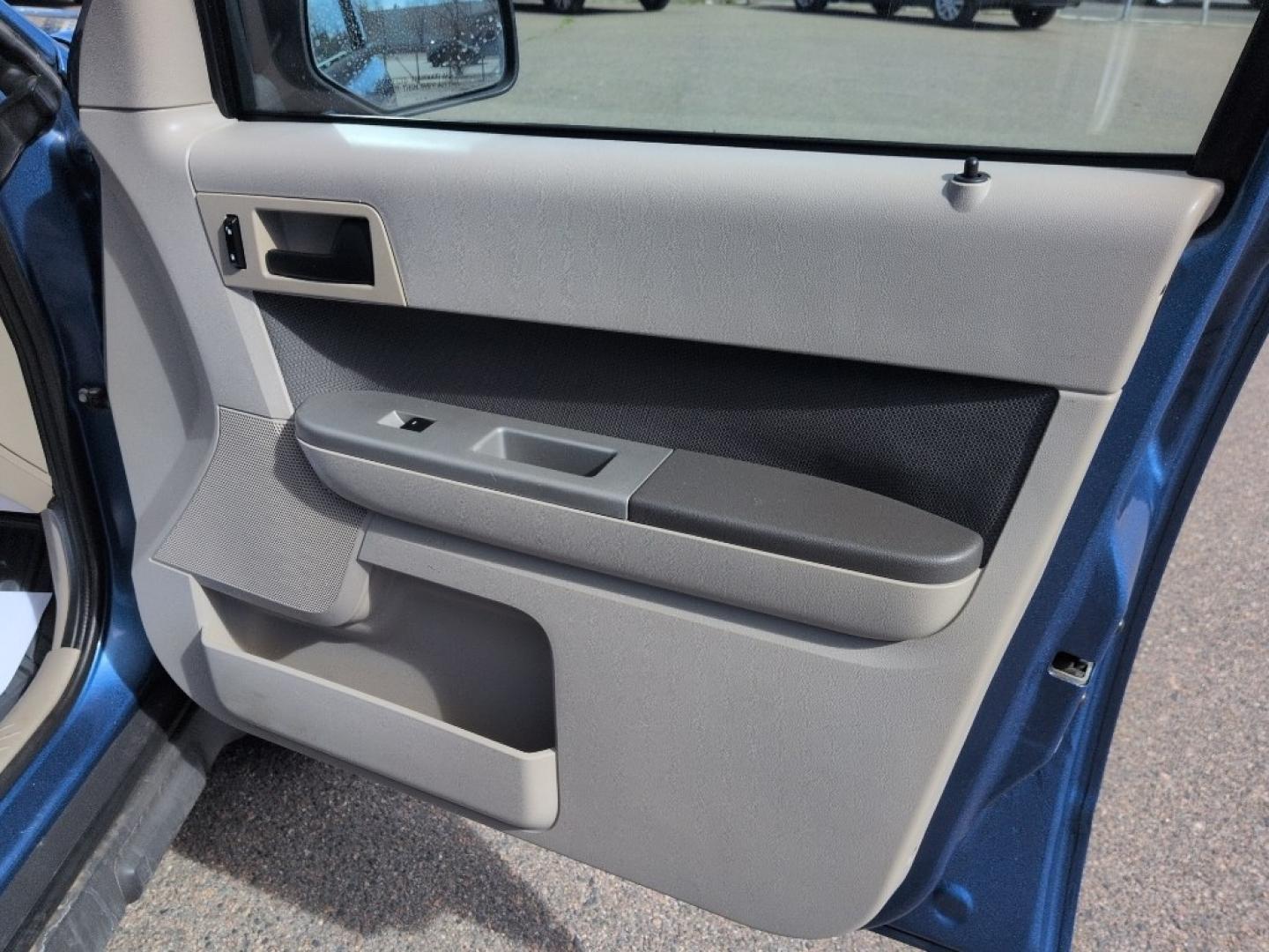 2009 BLUE Ford Escape XLT (1FMCU03779K) with an 4 Cyl, 2.5L engine, Automatic transmission, located at 10890 W. Colfax Ave., Lakewood, CO, 80215, (303) 274-7692, 39.739914, -105.120132 - Photo#16