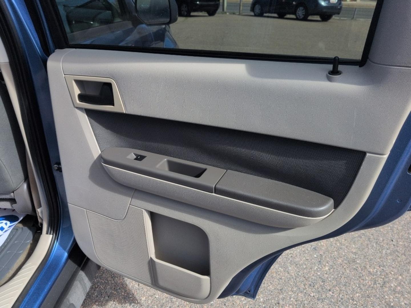 2009 BLUE Ford Escape XLT (1FMCU03779K) with an 4 Cyl, 2.5L engine, Automatic transmission, located at 10890 W. Colfax Ave., Lakewood, CO, 80215, (303) 274-7692, 39.739914, -105.120132 - Photo#18