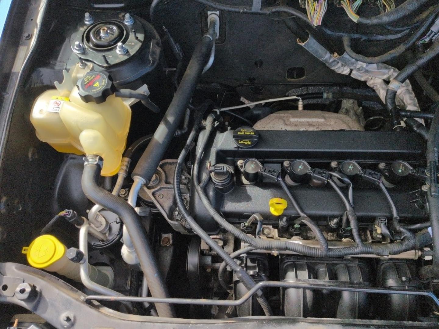 2009 BLUE Ford Escape XLT (1FMCU03779K) with an 4 Cyl, 2.5L engine, Automatic transmission, located at 10890 W. Colfax Ave., Lakewood, CO, 80215, (303) 274-7692, 39.739914, -105.120132 - Photo#23