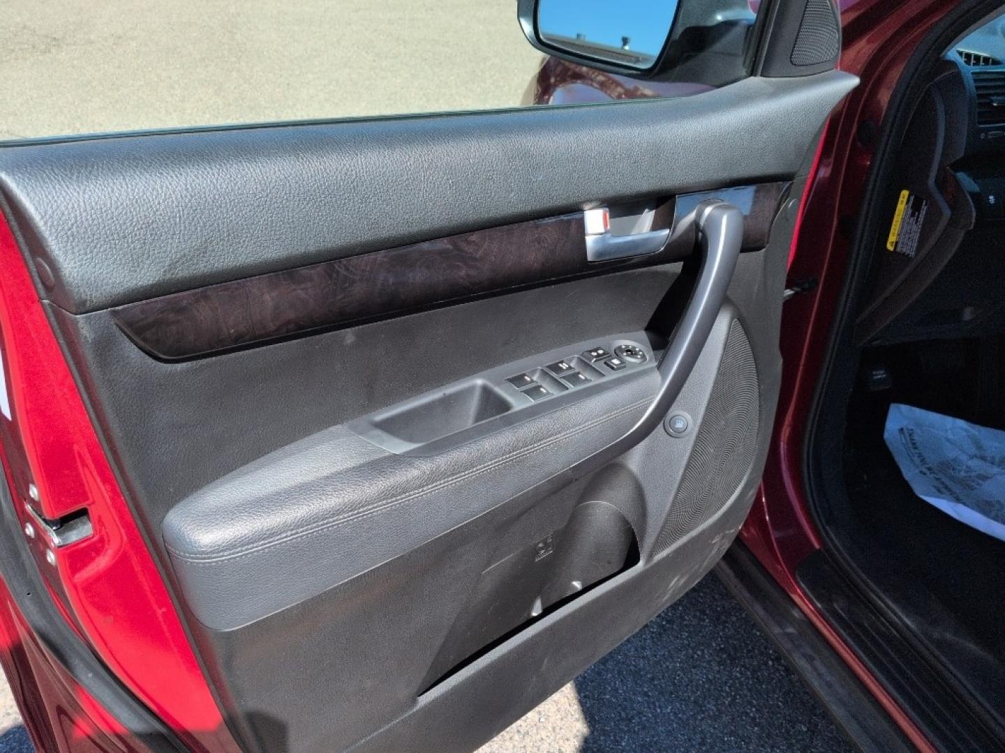 2014 RED Kia Sorento LX V6 AWD (5XYKTDA7XEG) with an V6, 3.3L engine, Automatic transmission, located at 10890 W. Colfax Ave., Lakewood, CO, 80215, (303) 274-7692, 39.739914, -105.120132 - Photo#8