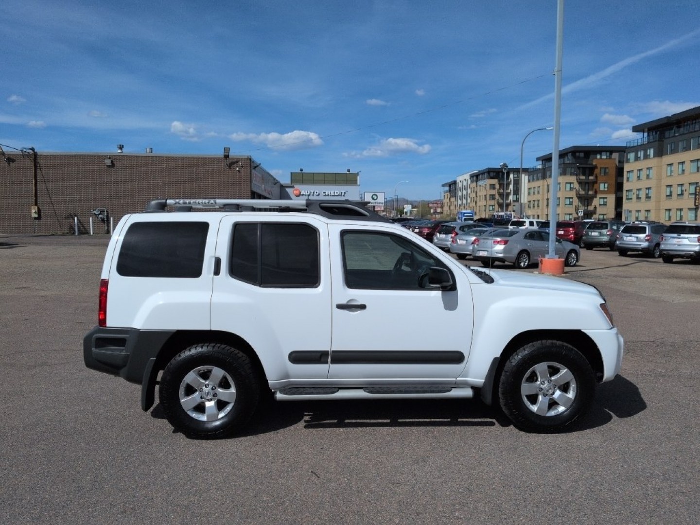 2012 WHITE Nissan Xterra X 4WD (5N1AN0NW0CC) with an V6, 4.0L engine, Automatic transmission, located at 10890 W. Colfax Ave., Lakewood, CO, 80215, (303) 274-7692, 39.739914, -105.120132 - Photo#3