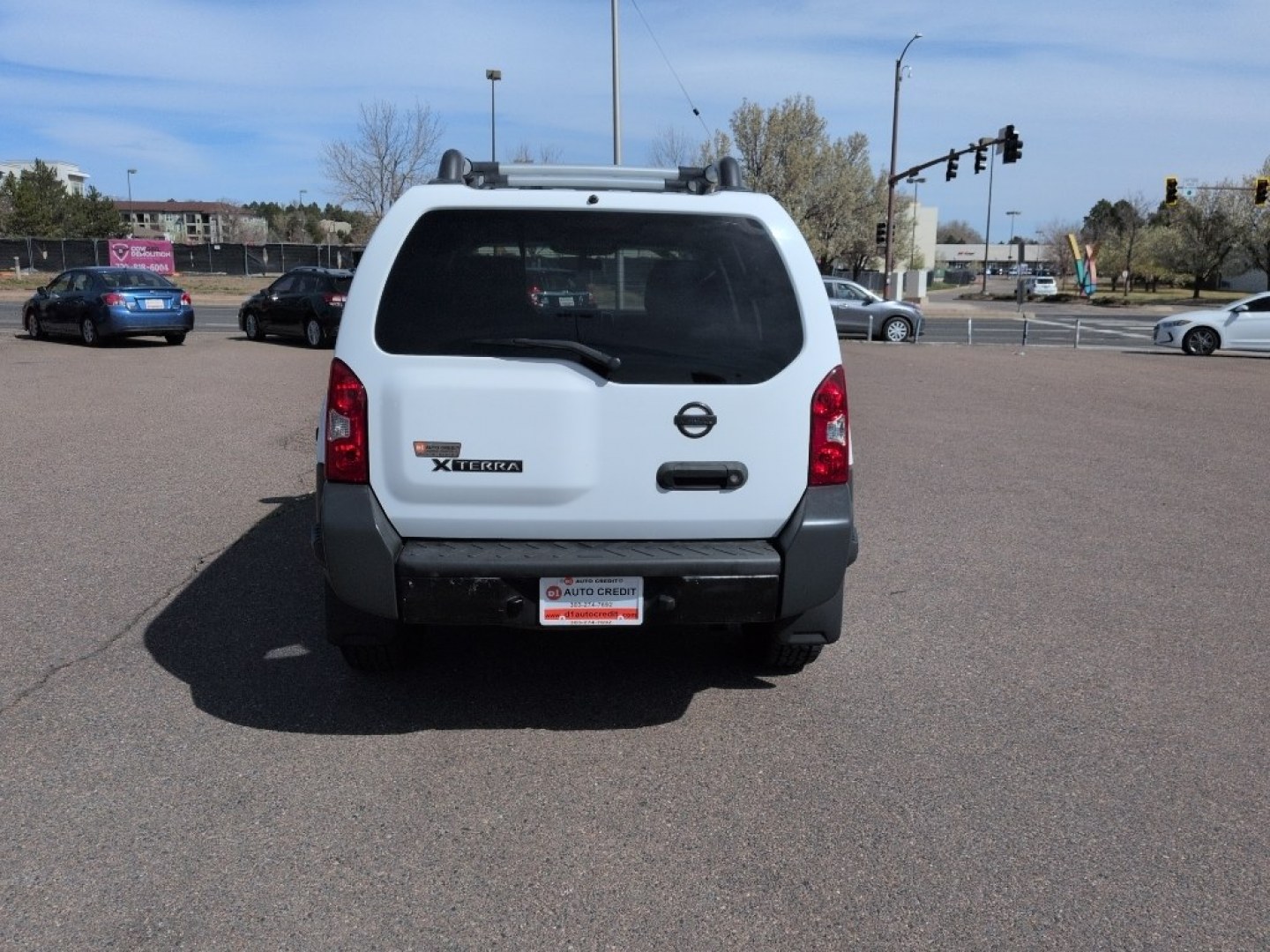 2012 WHITE Nissan Xterra X 4WD (5N1AN0NW0CC) with an V6, 4.0L engine, Automatic transmission, located at 10890 W. Colfax Ave., Lakewood, CO, 80215, (303) 274-7692, 39.739914, -105.120132 - Photo#5