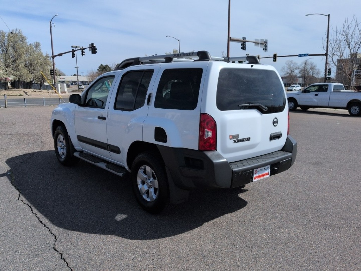 2012 WHITE Nissan Xterra X 4WD (5N1AN0NW0CC) with an V6, 4.0L engine, Automatic transmission, located at 10890 W. Colfax Ave., Lakewood, CO, 80215, (303) 274-7692, 39.739914, -105.120132 - Photo#6