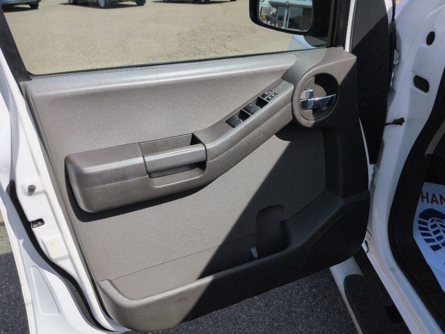 2012 WHITE Nissan Xterra X 4WD (5N1AN0NW0CC) with an V6, 4.0L engine, Automatic transmission, located at 10890 W. Colfax Ave., Lakewood, CO, 80215, (303) 274-7692, 39.739914, -105.120132 - Photo#8