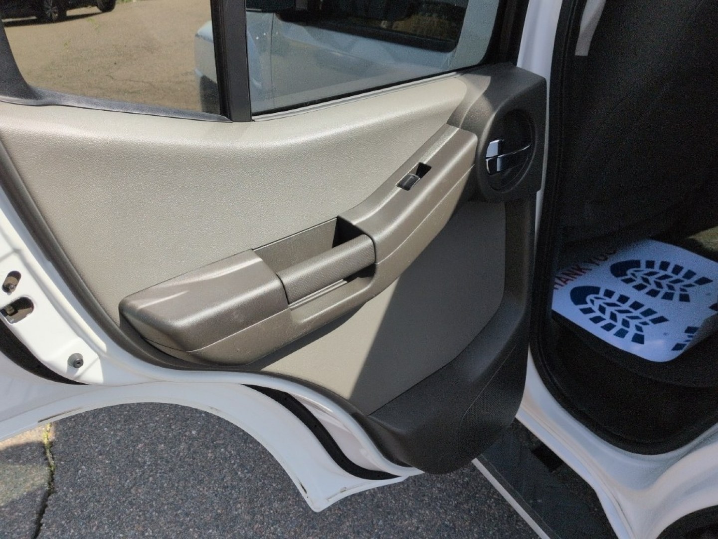 2012 WHITE Nissan Xterra X 4WD (5N1AN0NW0CC) with an V6, 4.0L engine, Automatic transmission, located at 10890 W. Colfax Ave., Lakewood, CO, 80215, (303) 274-7692, 39.739914, -105.120132 - Photo#14