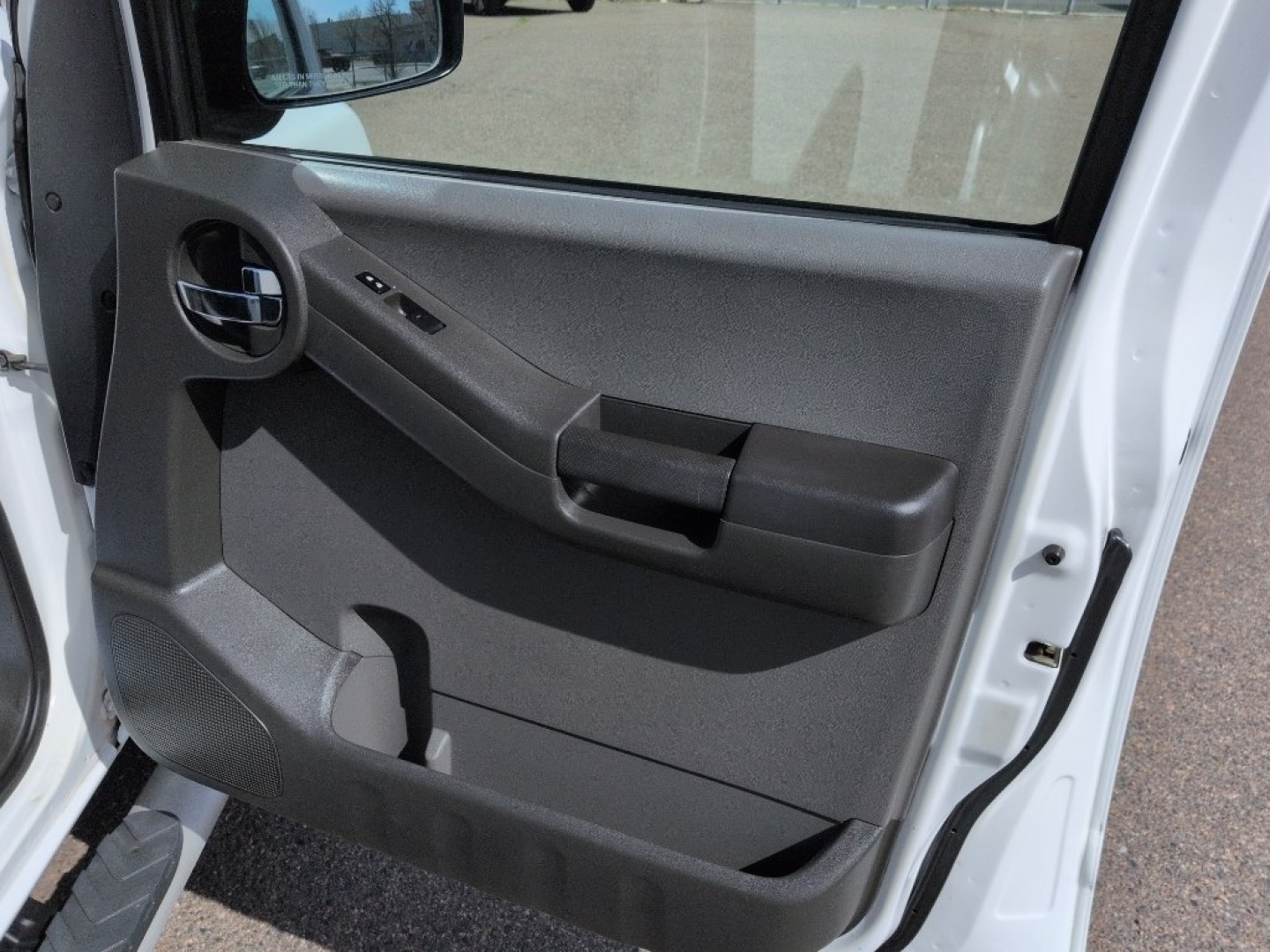 2012 WHITE Nissan Xterra X 4WD (5N1AN0NW0CC) with an V6, 4.0L engine, Automatic transmission, located at 10890 W. Colfax Ave., Lakewood, CO, 80215, (303) 274-7692, 39.739914, -105.120132 - Photo#16
