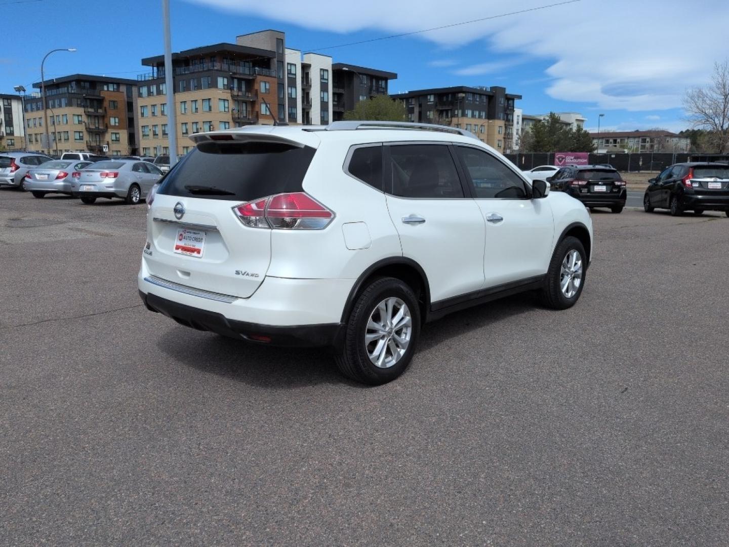 2015 WHITE Nissan Rogue S AWD (5N1AT2MV2FC) with an 4 Cyl, 2.5L engine, Automatic transmission, located at 10890 W. Colfax Ave., Lakewood, CO, 80215, (303) 274-7692, 39.739914, -105.120132 - Photo#4