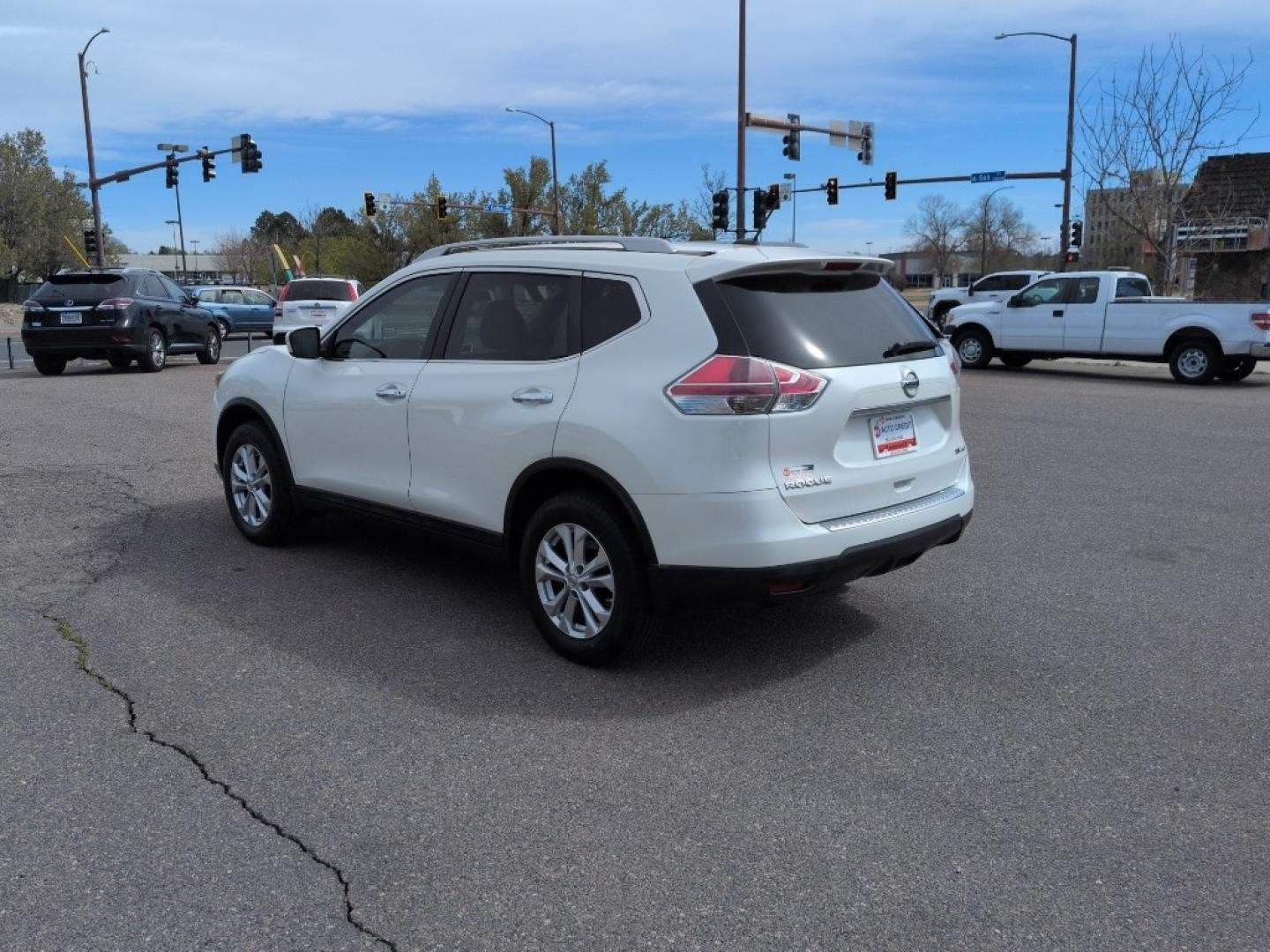2015 WHITE Nissan Rogue S AWD (5N1AT2MV2FC) with an 4 Cyl, 2.5L engine, Automatic transmission, located at 10890 W. Colfax Ave., Lakewood, CO, 80215, (303) 274-7692, 39.739914, -105.120132 - Photo#6