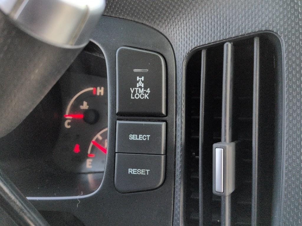 2007 GRAY Honda Ridgeline RTL (2HJYK16597H) with an V6, 3.5L engine, Automatic transmission, located at 10890 W. Colfax Ave., Lakewood, CO, 80215, (303) 274-7692, 39.739914, -105.120132 - Photo#14