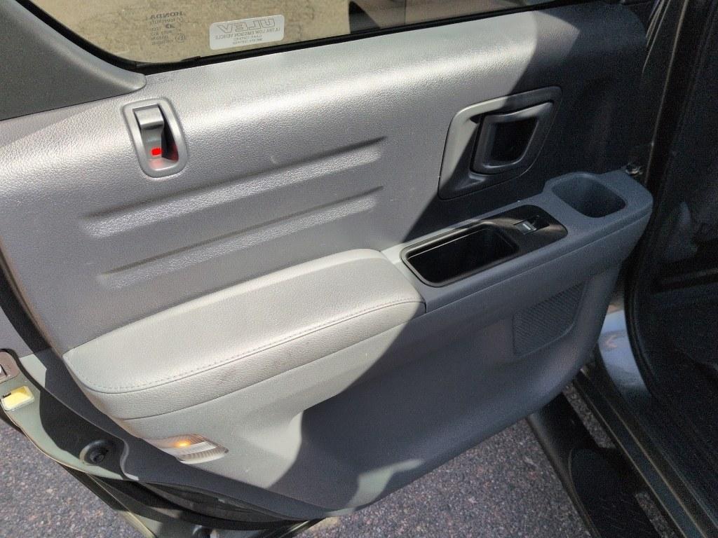 2007 GRAY Honda Ridgeline RTL (2HJYK16597H) with an V6, 3.5L engine, Automatic transmission, located at 10890 W. Colfax Ave., Lakewood, CO, 80215, (303) 274-7692, 39.739914, -105.120132 - Photo#18