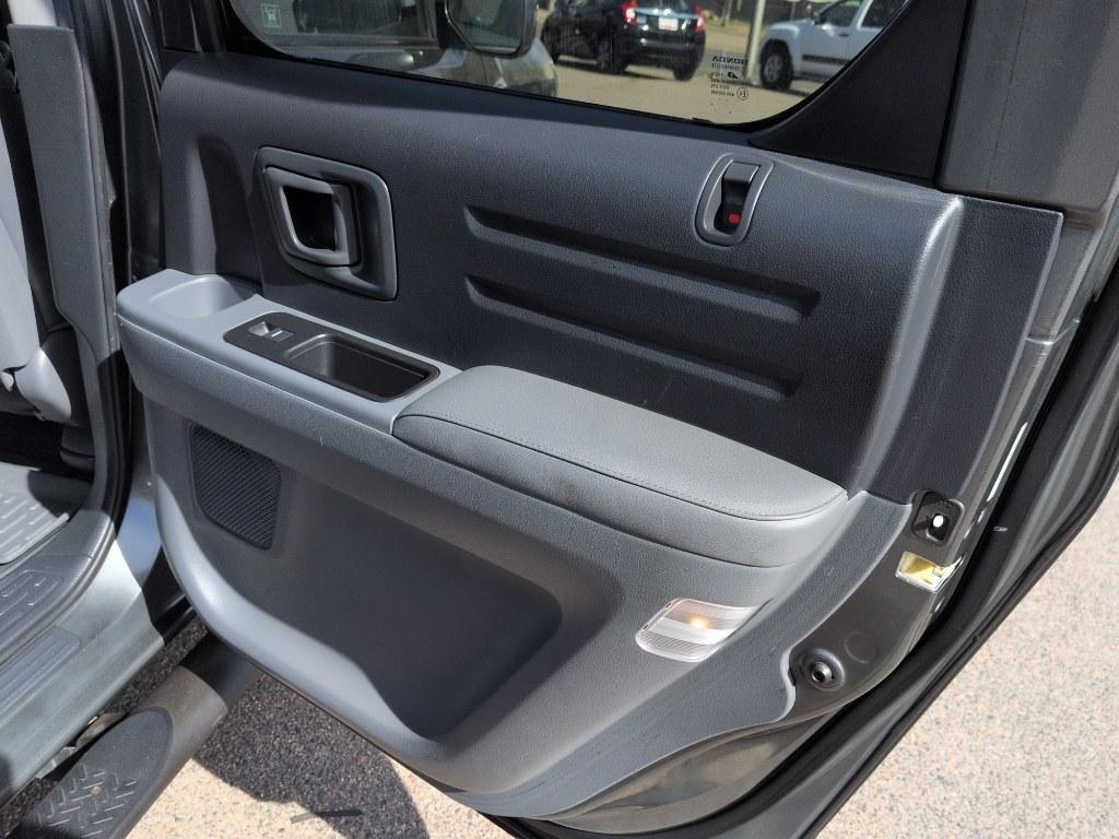 2007 GRAY Honda Ridgeline RTL (2HJYK16597H) with an V6, 3.5L engine, Automatic transmission, located at 10890 W. Colfax Ave., Lakewood, CO, 80215, (303) 274-7692, 39.739914, -105.120132 - Photo#22