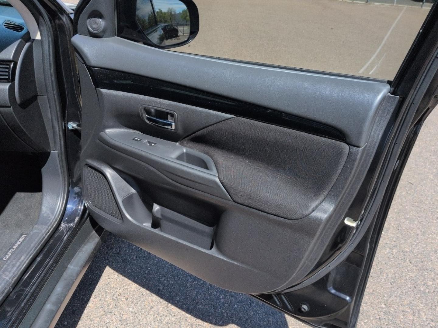 2019 BLACK Mitsubishi Outlander SEL AWD (JA4AZ3A30KZ) with an 4 Cyl, 2.4L engine, Automatic transmission, located at 10890 W. Colfax Ave., Lakewood, CO, 80215, (303) 274-7692, 39.739914, -105.120132- Photo#18