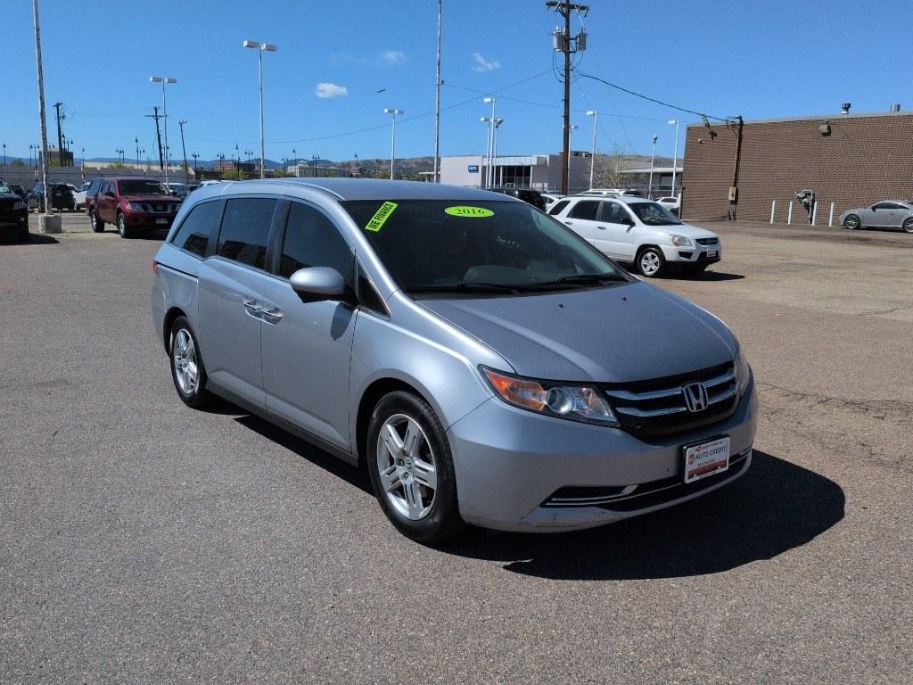 2016 GRAY Honda Odyssey SE (5FNRL5H32GB) with an V6, 3.5L engine, Automatic transmission, located at 10890 W. Colfax Ave., Lakewood, CO, 80215, (303) 274-7692, 39.739914, -105.120132 - Photo#2