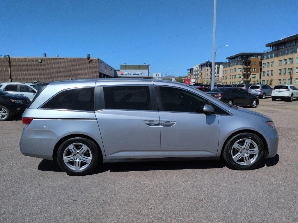 2016 GRAY Honda Odyssey SE (5FNRL5H32GB) with an V6, 3.5L engine, Automatic transmission, located at 10890 W. Colfax Ave., Lakewood, CO, 80215, (303) 274-7692, 39.739914, -105.120132 - Photo#3