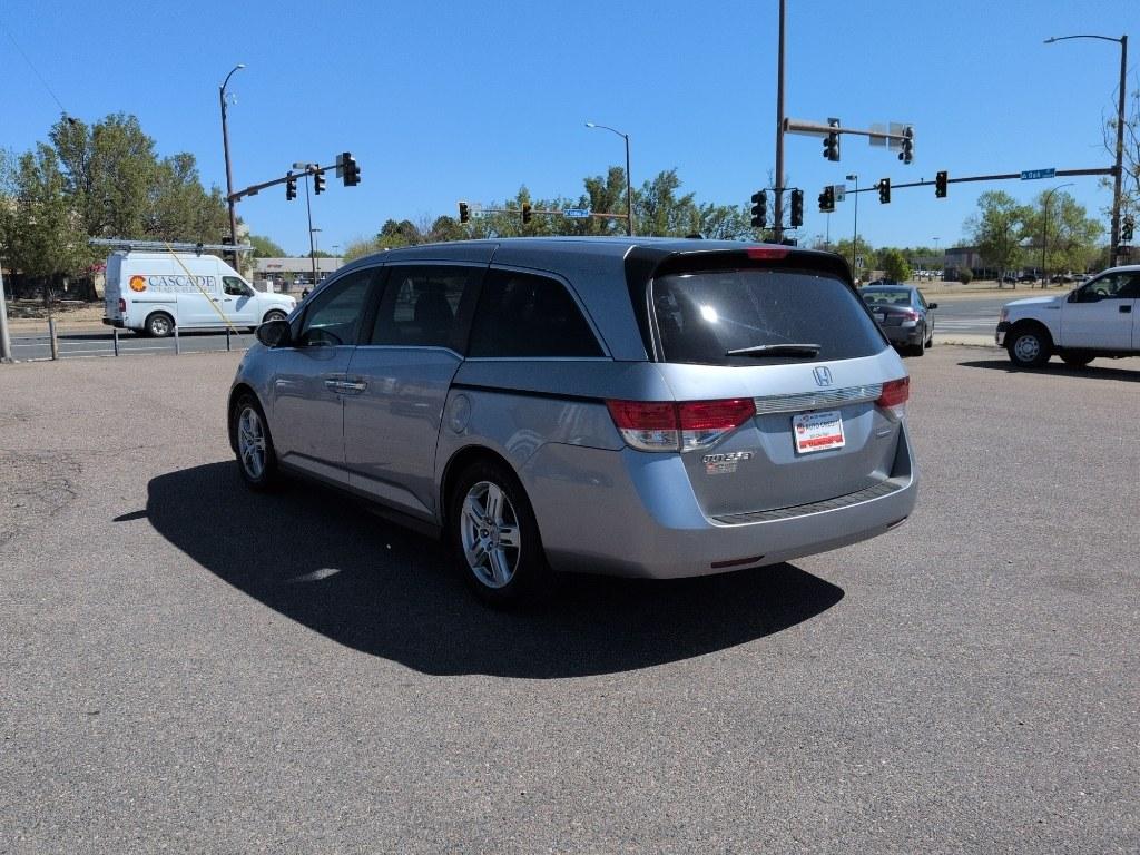 2016 GRAY Honda Odyssey SE (5FNRL5H32GB) with an V6, 3.5L engine, Automatic transmission, located at 10890 W. Colfax Ave., Lakewood, CO, 80215, (303) 274-7692, 39.739914, -105.120132 - Photo#6