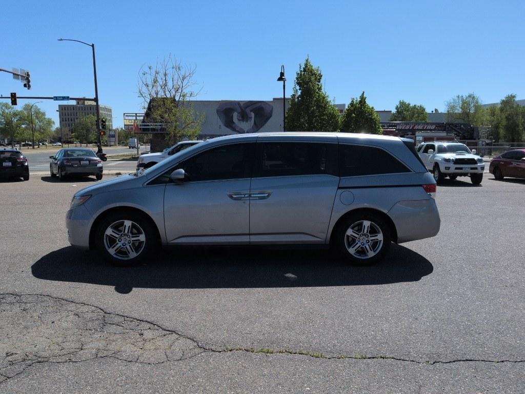 2016 GRAY Honda Odyssey SE (5FNRL5H32GB) with an V6, 3.5L engine, Automatic transmission, located at 10890 W. Colfax Ave., Lakewood, CO, 80215, (303) 274-7692, 39.739914, -105.120132 - Photo#7