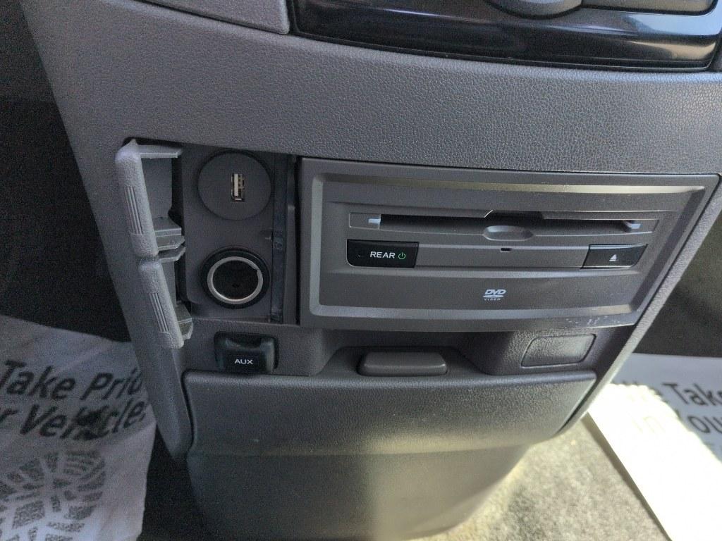 2016 GRAY Honda Odyssey SE (5FNRL5H32GB) with an V6, 3.5L engine, Automatic transmission, located at 10890 W. Colfax Ave., Lakewood, CO, 80215, (303) 274-7692, 39.739914, -105.120132 - Photo#13