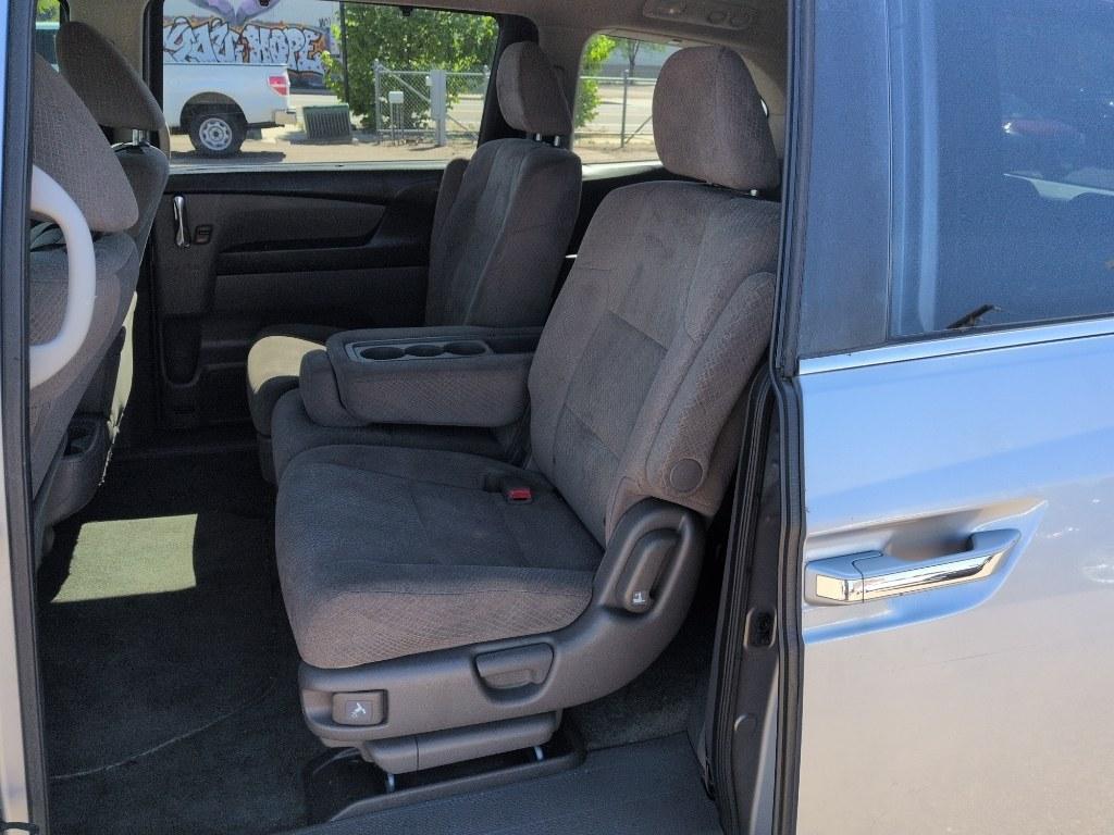 2016 GRAY Honda Odyssey SE (5FNRL5H32GB) with an V6, 3.5L engine, Automatic transmission, located at 10890 W. Colfax Ave., Lakewood, CO, 80215, (303) 274-7692, 39.739914, -105.120132 - Photo#17