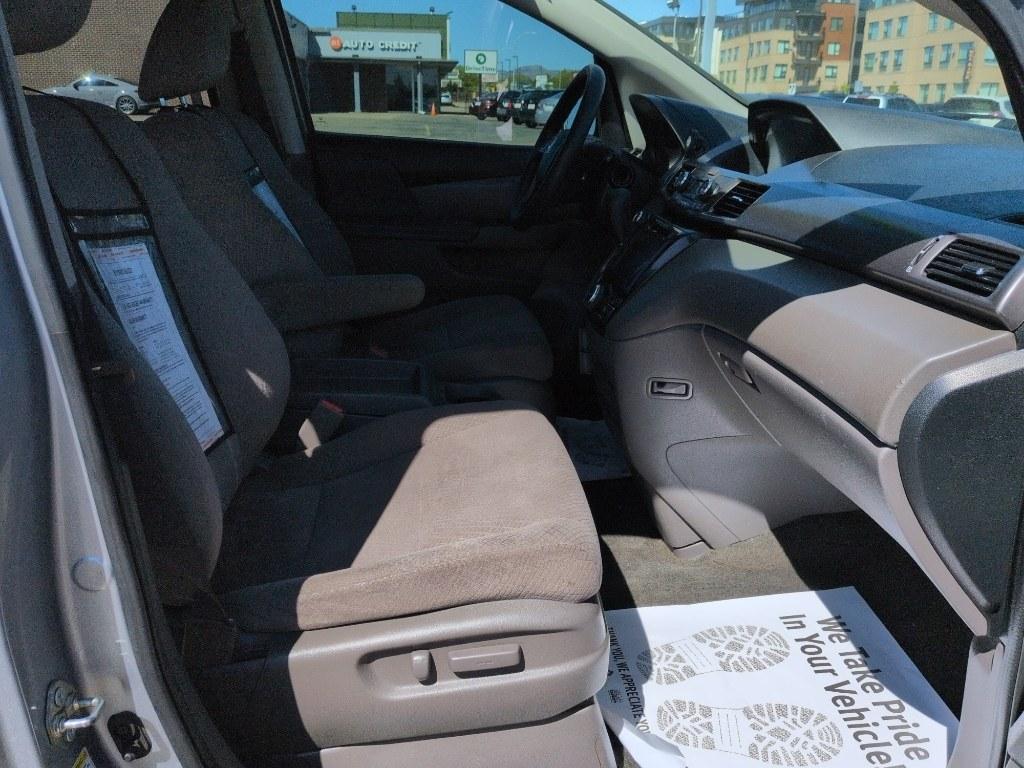 2016 GRAY Honda Odyssey SE (5FNRL5H32GB) with an V6, 3.5L engine, Automatic transmission, located at 10890 W. Colfax Ave., Lakewood, CO, 80215, (303) 274-7692, 39.739914, -105.120132 - Photo#20