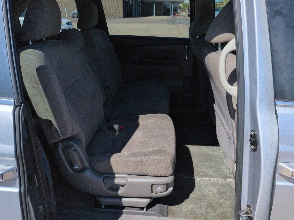 2016 GRAY Honda Odyssey SE (5FNRL5H32GB) with an V6, 3.5L engine, Automatic transmission, located at 10890 W. Colfax Ave., Lakewood, CO, 80215, (303) 274-7692, 39.739914, -105.120132 - Photo#21