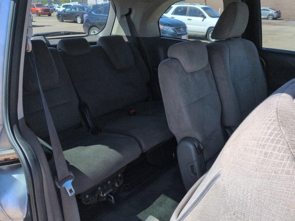 2016 GRAY Honda Odyssey SE (5FNRL5H32GB) with an V6, 3.5L engine, Automatic transmission, located at 10890 W. Colfax Ave., Lakewood, CO, 80215, (303) 274-7692, 39.739914, -105.120132 - Photo#22