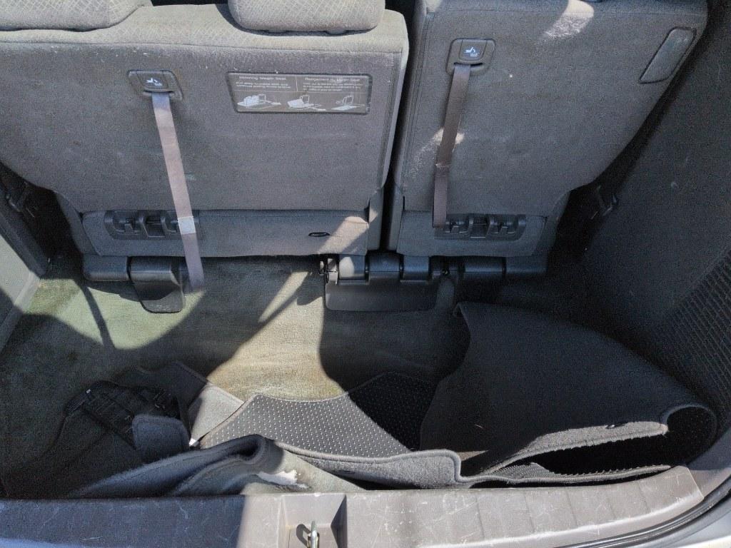 2016 GRAY Honda Odyssey SE (5FNRL5H32GB) with an V6, 3.5L engine, Automatic transmission, located at 10890 W. Colfax Ave., Lakewood, CO, 80215, (303) 274-7692, 39.739914, -105.120132 - Photo#23