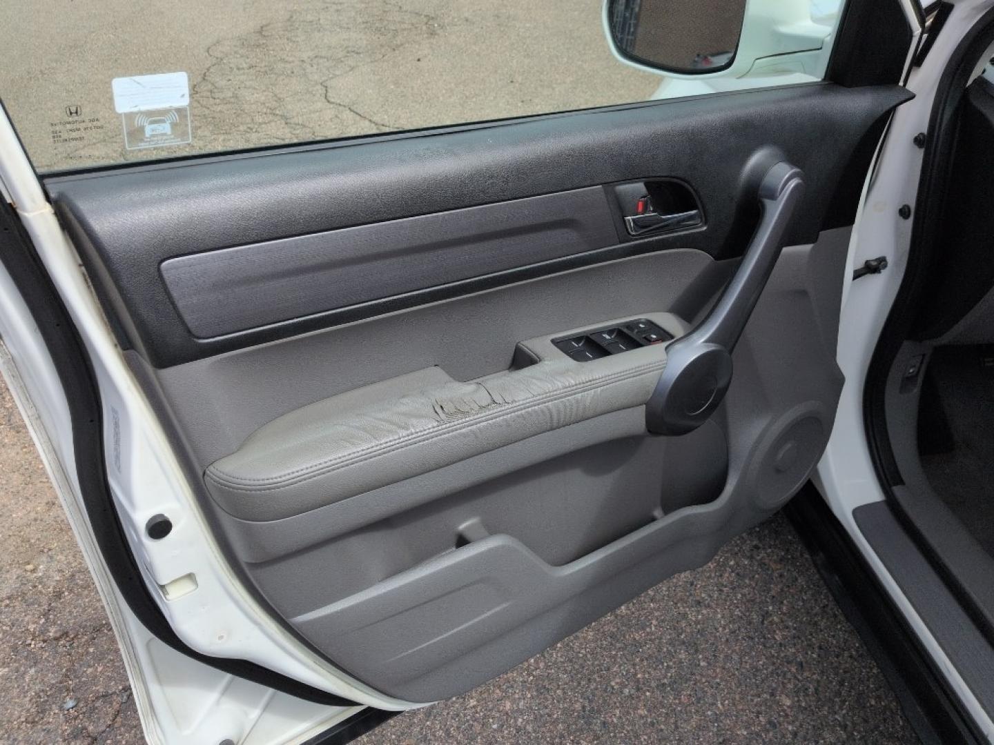 2008 WHITE Honda CR-V EX-L (5J6RE38748L) with an 4 Cyl, 2.4L engine, Automatic transmission, located at 10890 W. Colfax Ave., Lakewood, CO, 80215, (303) 274-7692, 39.739914, -105.120132 - Photo#8