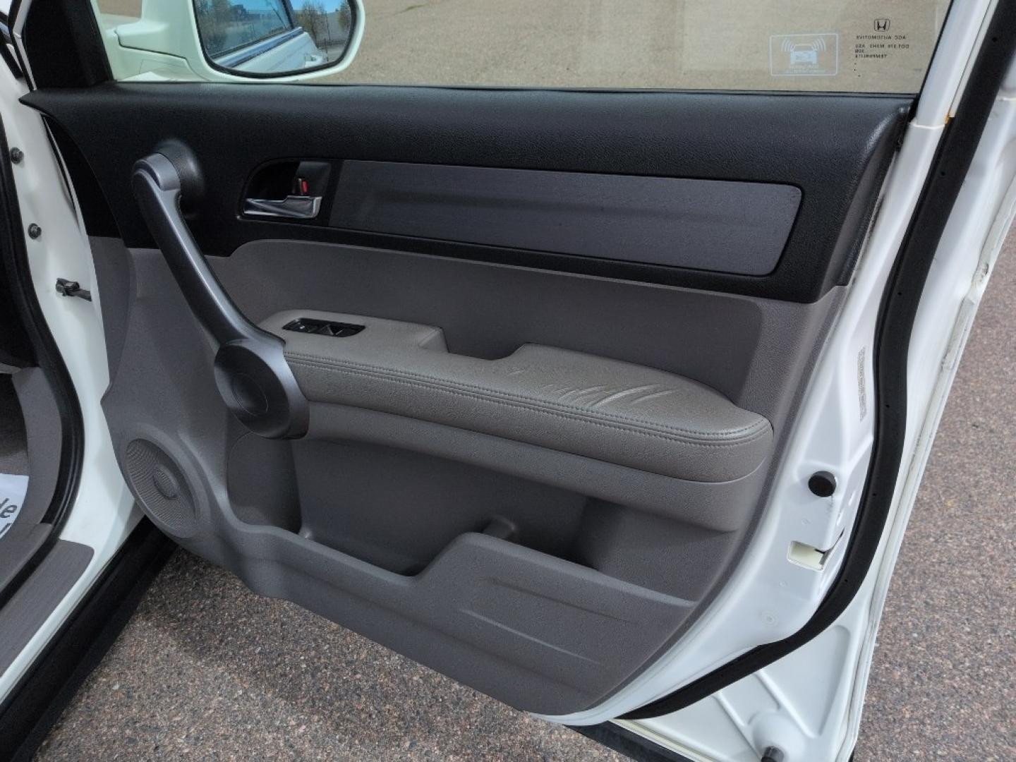 2008 WHITE Honda CR-V EX-L (5J6RE38748L) with an 4 Cyl, 2.4L engine, Automatic transmission, located at 10890 W. Colfax Ave., Lakewood, CO, 80215, (303) 274-7692, 39.739914, -105.120132 - Photo#16
