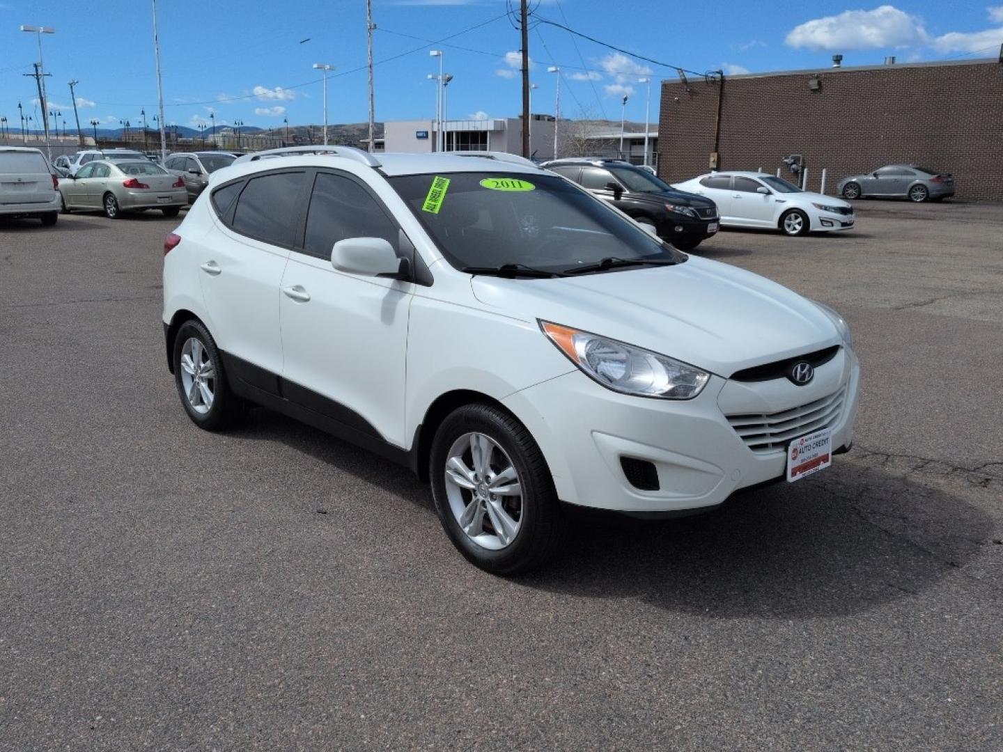 2011 WHITE Hyundai Tucson LIMITED AUTO AWD (KM8JUCAC4BU) with an 4 Cyl, 2.4L engine, Automatic transmission, located at 10890 W. Colfax Ave., Lakewood, CO, 80215, (303) 274-7692, 39.739914, -105.120132 - Photo#2