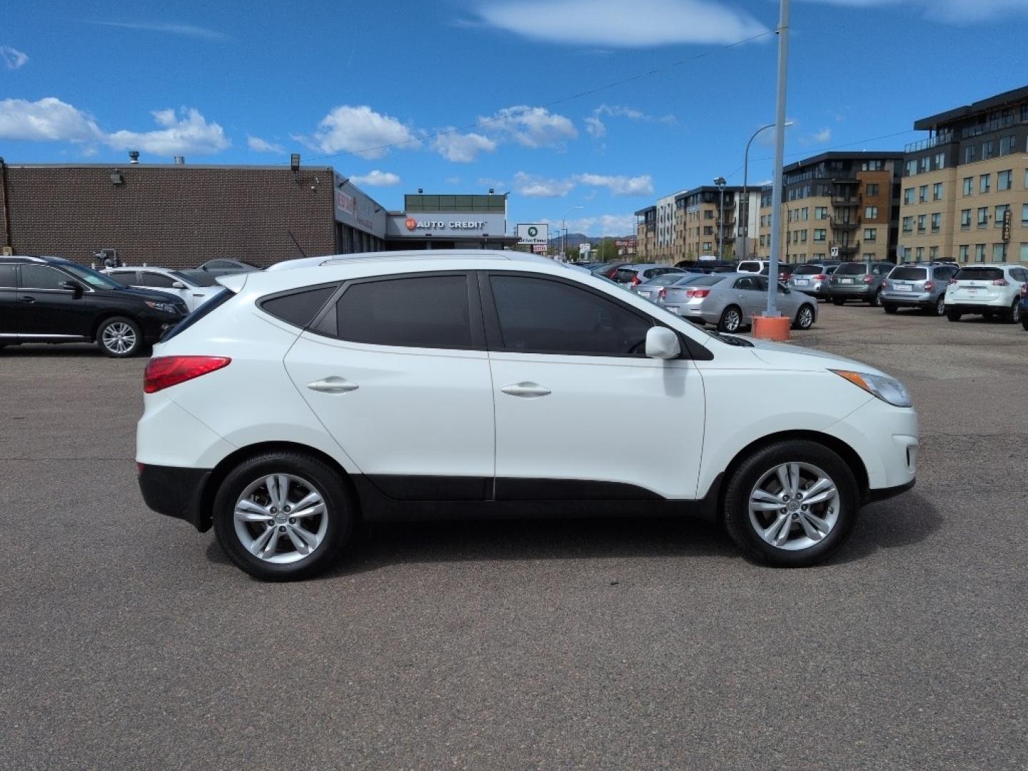 2011 WHITE Hyundai Tucson LIMITED AUTO AWD (KM8JUCAC4BU) with an 4 Cyl, 2.4L engine, Automatic transmission, located at 10890 W. Colfax Ave., Lakewood, CO, 80215, (303) 274-7692, 39.739914, -105.120132 - Photo#3