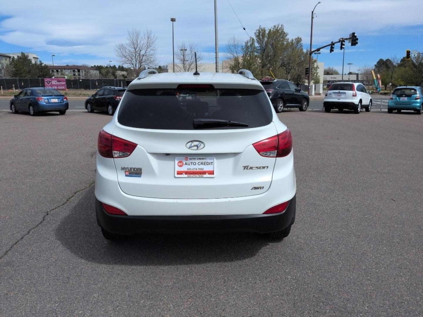 2011 WHITE Hyundai Tucson LIMITED AUTO AWD (KM8JUCAC4BU) with an 4 Cyl, 2.4L engine, Automatic transmission, located at 10890 W. Colfax Ave., Lakewood, CO, 80215, (303) 274-7692, 39.739914, -105.120132 - Photo#5