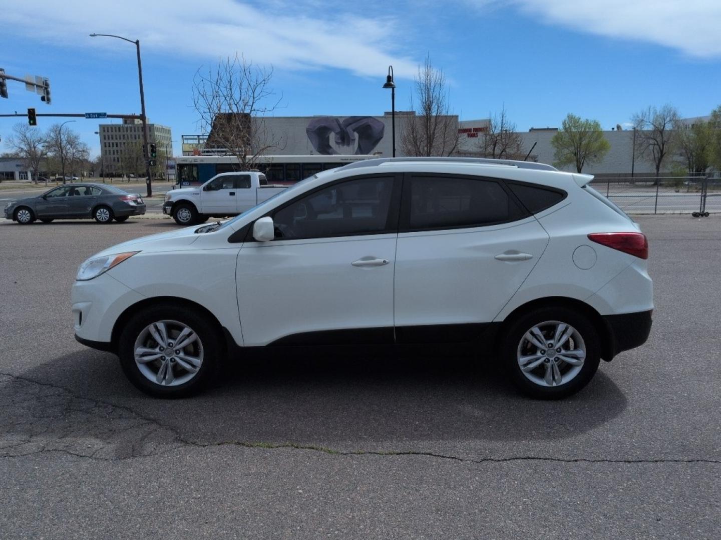 2011 WHITE Hyundai Tucson LIMITED AUTO AWD (KM8JUCAC4BU) with an 4 Cyl, 2.4L engine, Automatic transmission, located at 10890 W. Colfax Ave., Lakewood, CO, 80215, (303) 274-7692, 39.739914, -105.120132 - Photo#7
