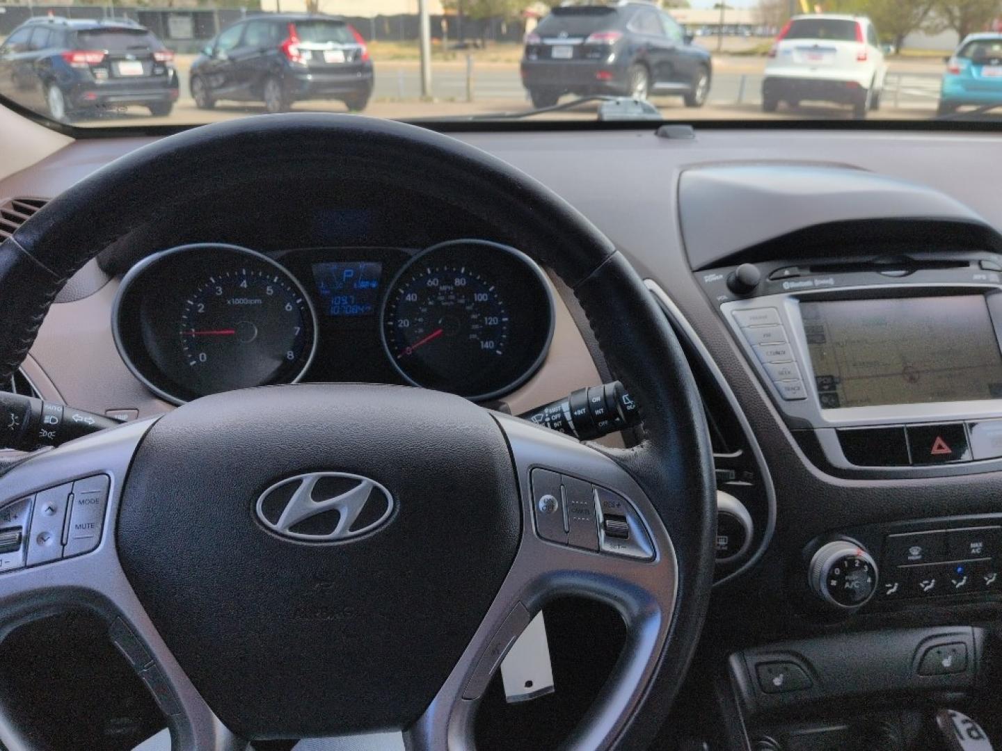 2011 WHITE Hyundai Tucson LIMITED AUTO AWD (KM8JUCAC4BU) with an 4 Cyl, 2.4L engine, Automatic transmission, located at 10890 W. Colfax Ave., Lakewood, CO, 80215, (303) 274-7692, 39.739914, -105.120132 - Photo#8