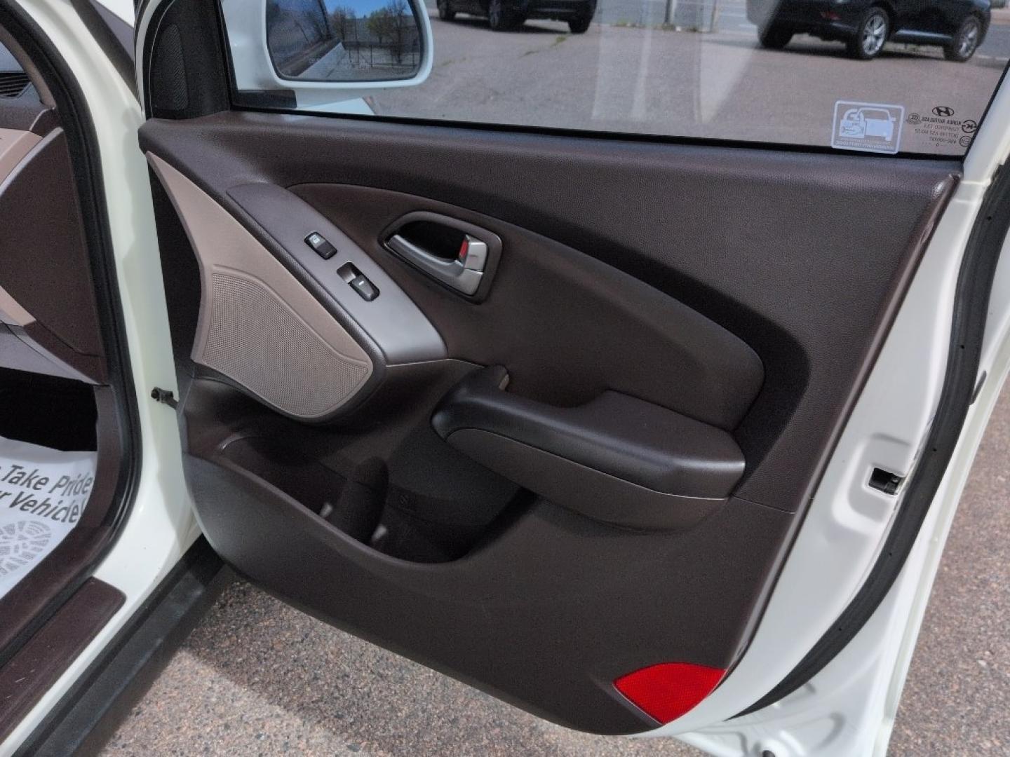 2011 WHITE Hyundai Tucson LIMITED AUTO AWD (KM8JUCAC4BU) with an 4 Cyl, 2.4L engine, Automatic transmission, located at 10890 W. Colfax Ave., Lakewood, CO, 80215, (303) 274-7692, 39.739914, -105.120132 - Photo#17