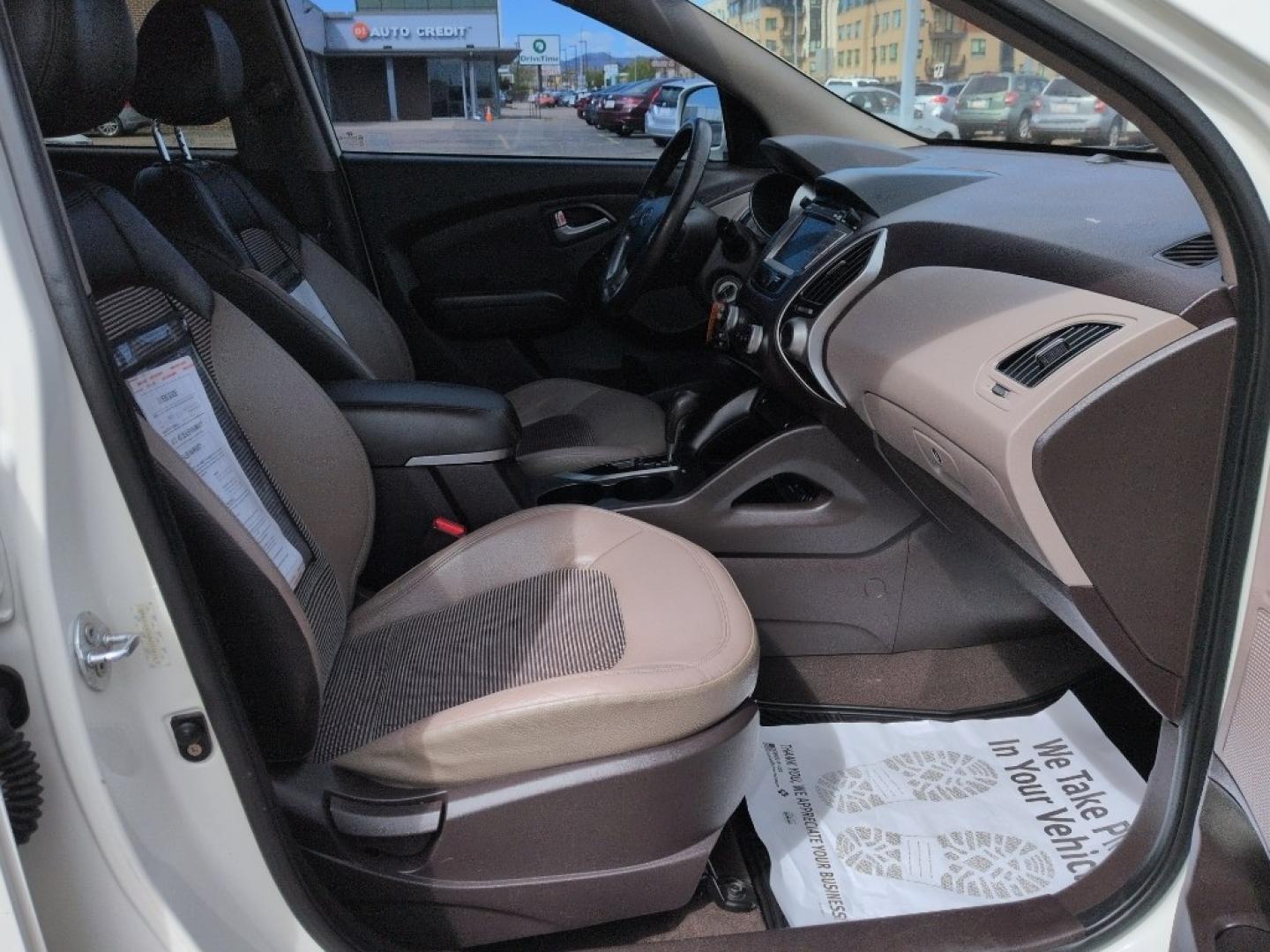 2011 WHITE Hyundai Tucson LIMITED AUTO AWD (KM8JUCAC4BU) with an 4 Cyl, 2.4L engine, Automatic transmission, located at 10890 W. Colfax Ave., Lakewood, CO, 80215, (303) 274-7692, 39.739914, -105.120132 - Photo#18