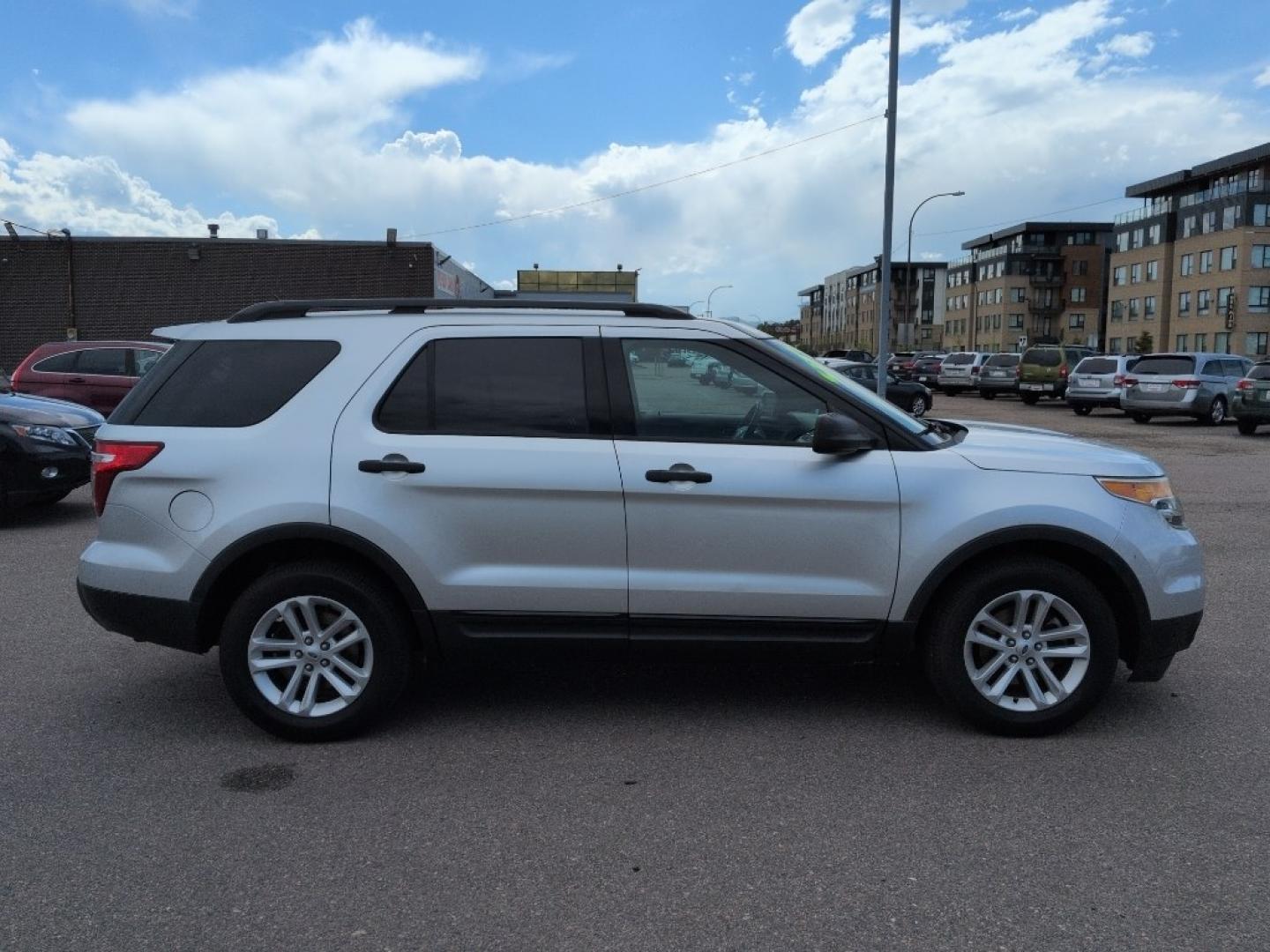 2015 SILVER Ford Explorer Base (1FM5K8B85FG) with an V6, 3.5L engine, Automatic transmission, located at 10890 W. Colfax Ave., Lakewood, CO, 80215, (303) 274-7692, 39.739914, -105.120132- Photo#3
