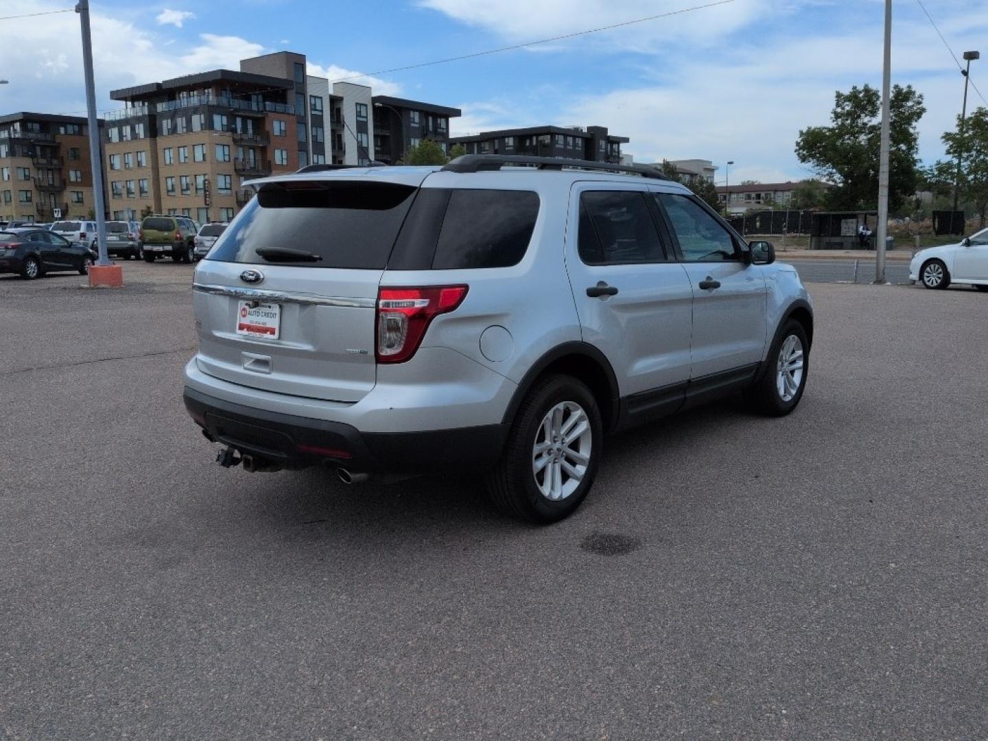 2015 SILVER Ford Explorer Base (1FM5K8B85FG) with an V6, 3.5L engine, Automatic transmission, located at 10890 W. Colfax Ave., Lakewood, CO, 80215, (303) 274-7692, 39.739914, -105.120132- Photo#4