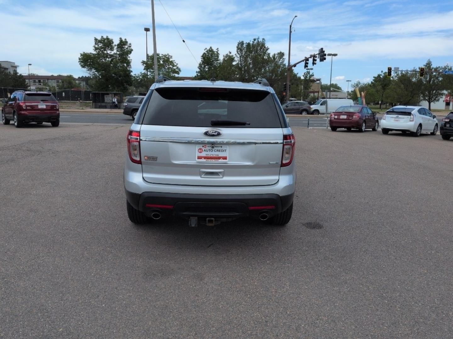 2015 SILVER Ford Explorer Base (1FM5K8B85FG) with an V6, 3.5L engine, Automatic transmission, located at 10890 W. Colfax Ave., Lakewood, CO, 80215, (303) 274-7692, 39.739914, -105.120132- Photo#5