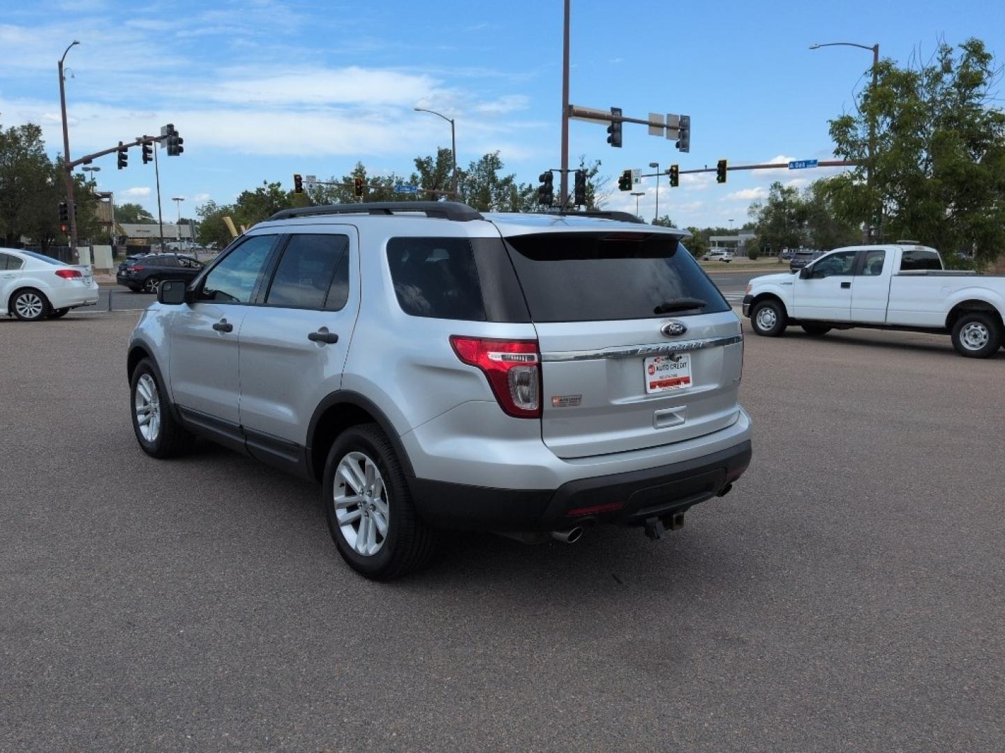 2015 SILVER Ford Explorer Base (1FM5K8B85FG) with an V6, 3.5L engine, Automatic transmission, located at 10890 W. Colfax Ave., Lakewood, CO, 80215, (303) 274-7692, 39.739914, -105.120132- Photo#6