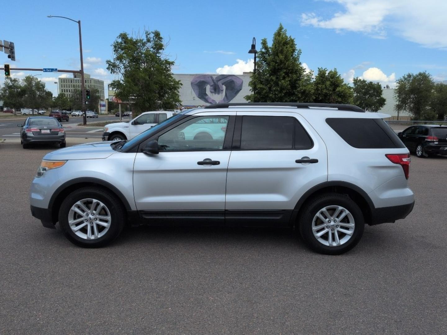 2015 SILVER Ford Explorer Base (1FM5K8B85FG) with an V6, 3.5L engine, Automatic transmission, located at 10890 W. Colfax Ave., Lakewood, CO, 80215, (303) 274-7692, 39.739914, -105.120132- Photo#7