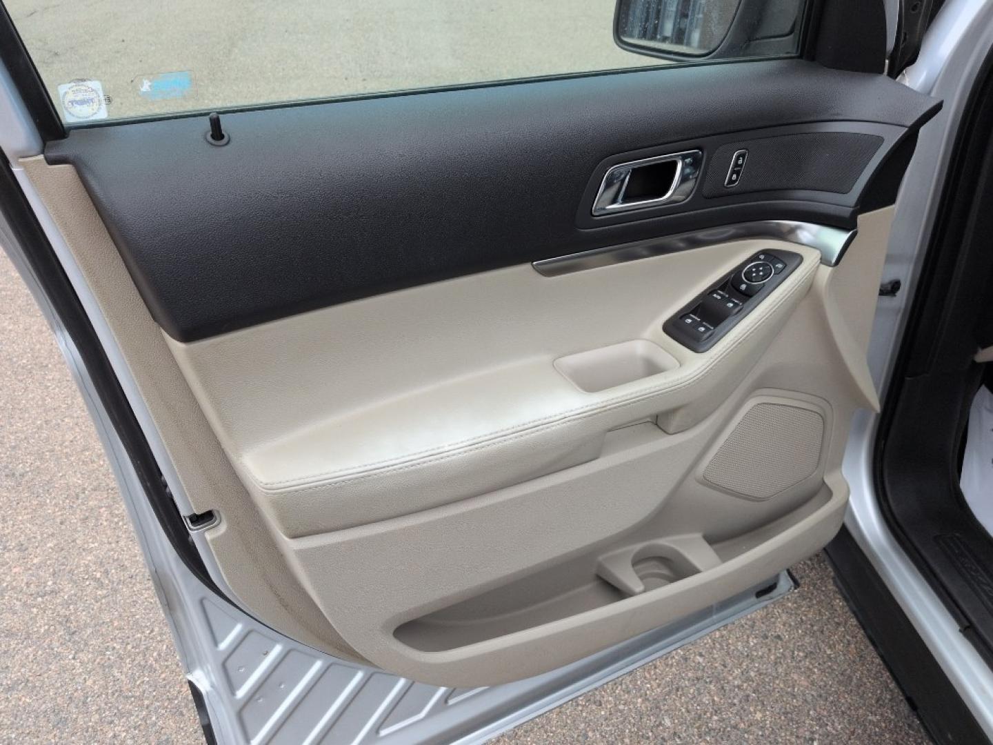 2015 SILVER Ford Explorer Base (1FM5K8B85FG) with an V6, 3.5L engine, Automatic transmission, located at 10890 W. Colfax Ave., Lakewood, CO, 80215, (303) 274-7692, 39.739914, -105.120132- Photo#8