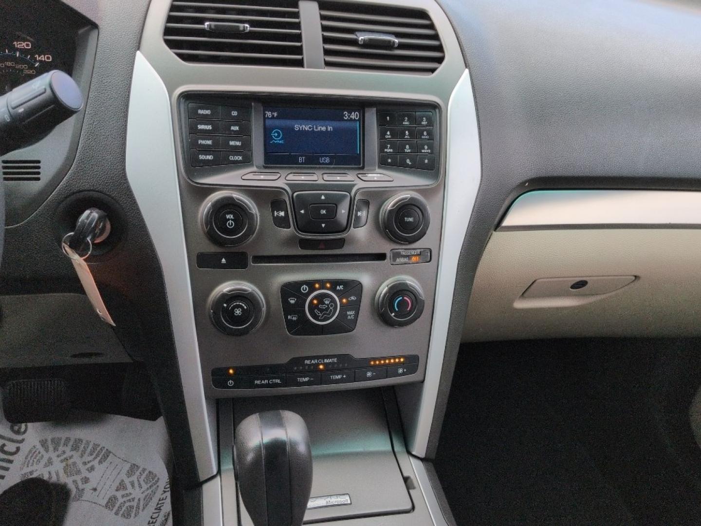 2015 SILVER Ford Explorer Base (1FM5K8B85FG) with an V6, 3.5L engine, Automatic transmission, located at 10890 W. Colfax Ave., Lakewood, CO, 80215, (303) 274-7692, 39.739914, -105.120132- Photo#12