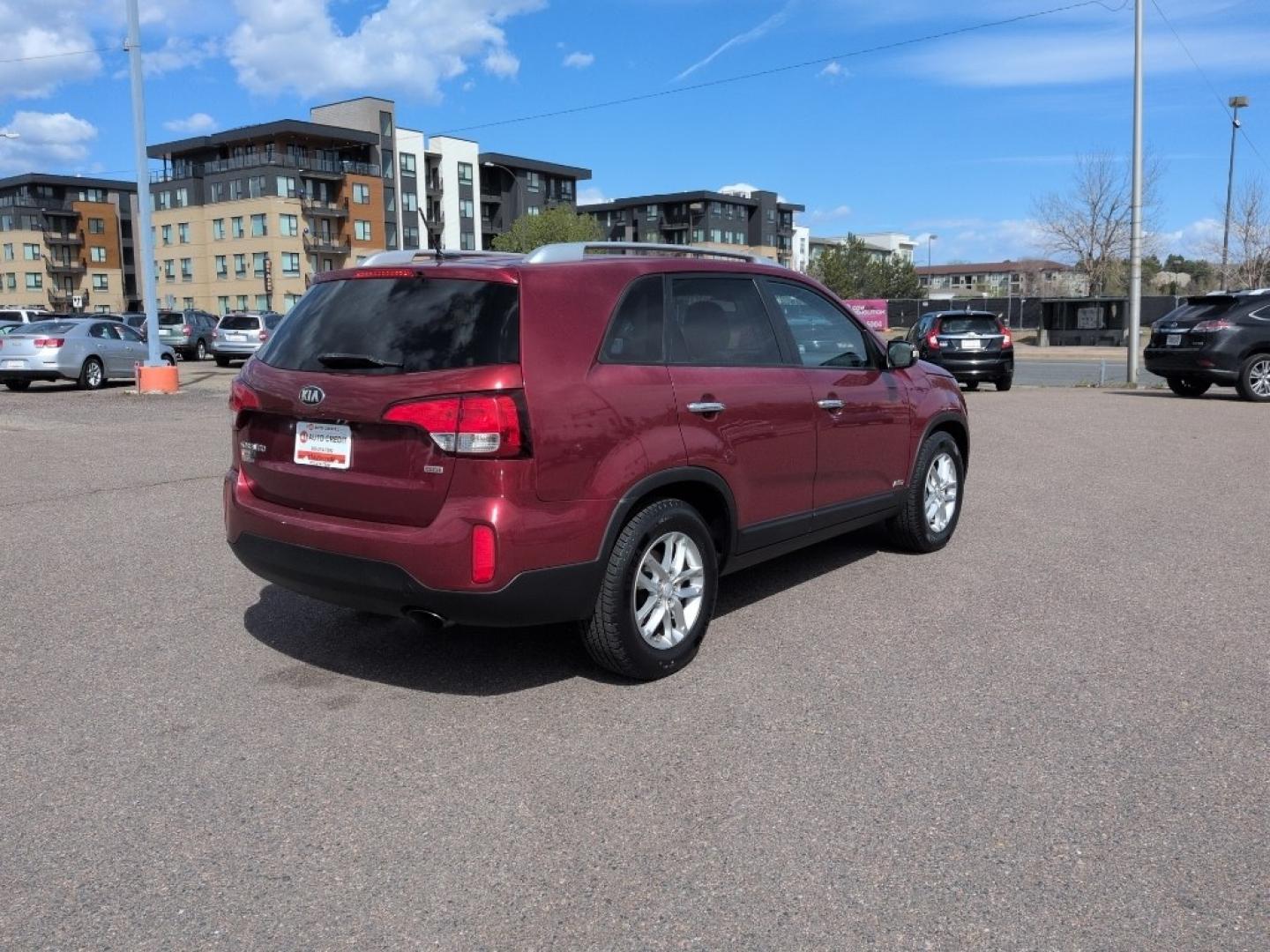 2014 RED Kia Sorento LX V6 AWD (5XYKTDA7XEG) with an V6, 3.3L engine, Automatic transmission, located at 10890 W. Colfax Ave., Lakewood, CO, 80215, (303) 274-7692, 39.739914, -105.120132 - Photo#4
