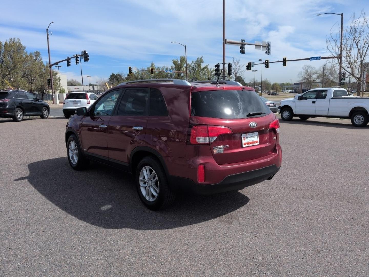 2014 RED Kia Sorento LX V6 AWD (5XYKTDA7XEG) with an V6, 3.3L engine, Automatic transmission, located at 10890 W. Colfax Ave., Lakewood, CO, 80215, (303) 274-7692, 39.739914, -105.120132 - Photo#6