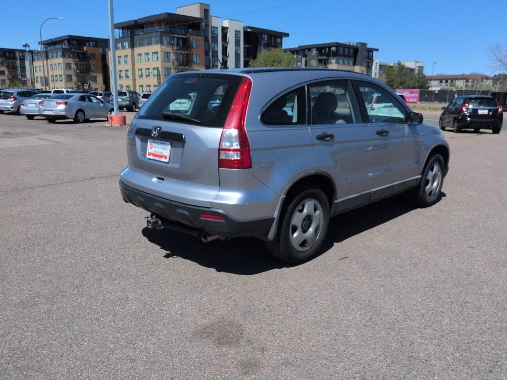2008 SILVER Honda CR-V LX (3CZRE38368G) with an 4 Cyl, 2.4L engine, Automatic transmission, located at 10890 W. Colfax Ave., Lakewood, CO, 80215, (303) 274-7692, 39.739914, -105.120132 - Photo#4
