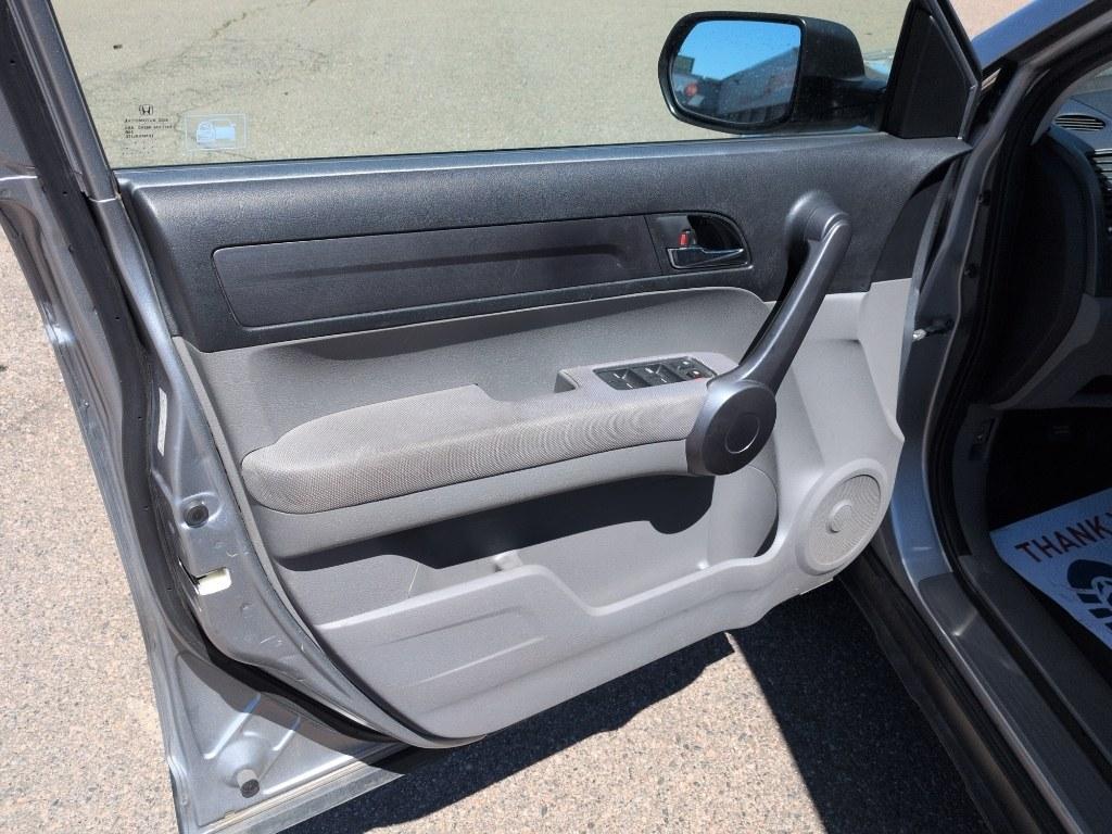 2008 SILVER Honda CR-V LX (3CZRE38368G) with an 4 Cyl, 2.4L engine, Automatic transmission, located at 10890 W. Colfax Ave., Lakewood, CO, 80215, (303) 274-7692, 39.739914, -105.120132 - Photo#8