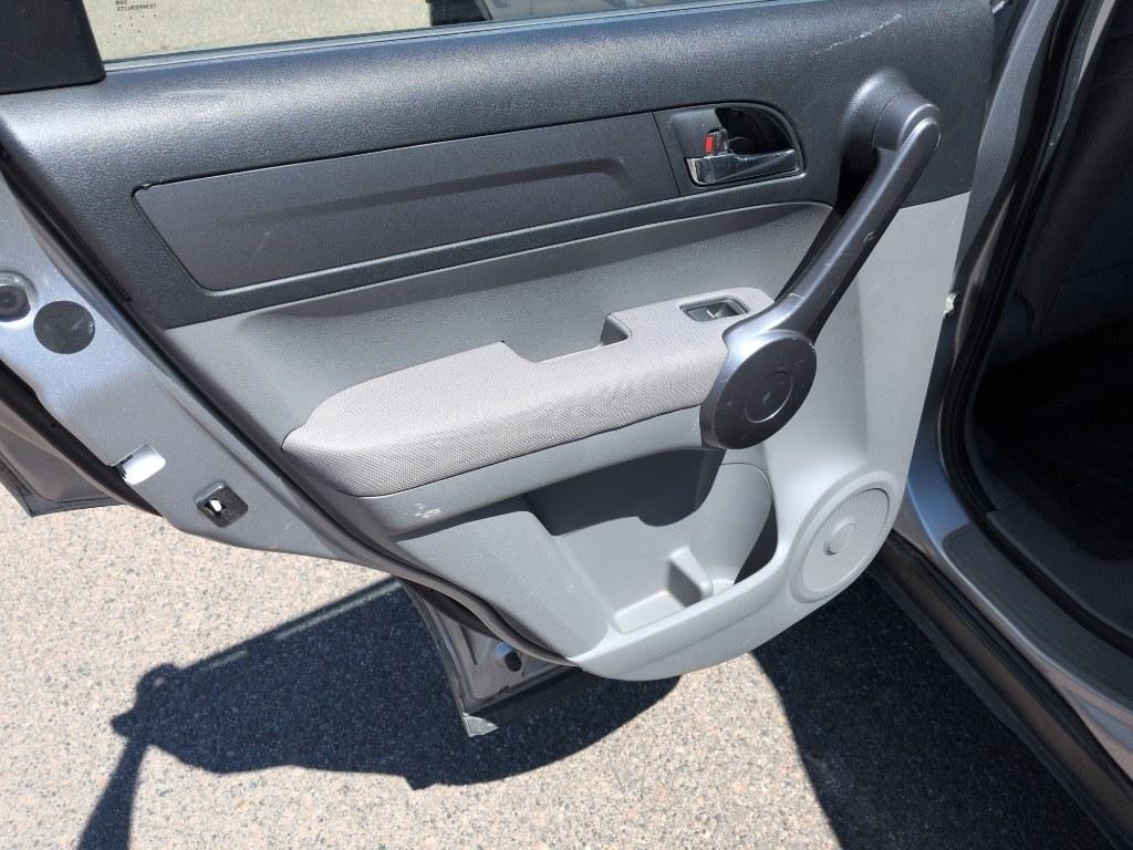 2008 SILVER Honda CR-V LX (3CZRE38368G) with an 4 Cyl, 2.4L engine, Automatic transmission, located at 10890 W. Colfax Ave., Lakewood, CO, 80215, (303) 274-7692, 39.739914, -105.120132 - Photo#14