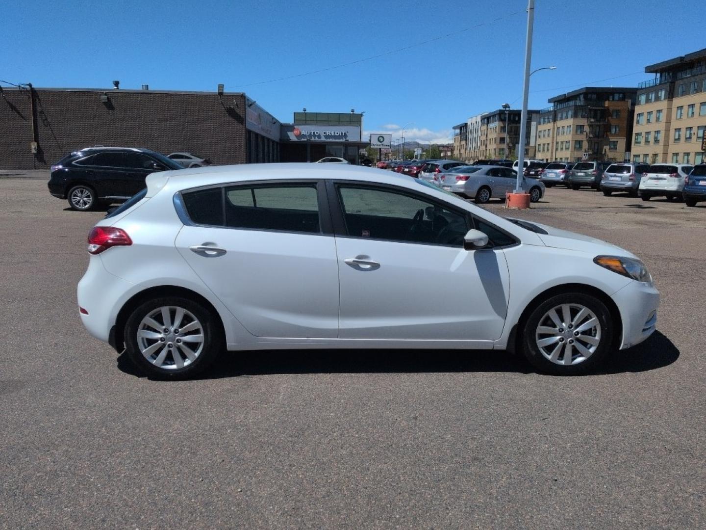 2015 WHITE Kia Forte5 EX (KNAFX5A85F5) with an 4 Cyl, 2.0L engine, Automatic transmission, located at 10890 W. Colfax Ave., Lakewood, CO, 80215, (303) 274-7692, 39.739914, -105.120132 - Photo#3
