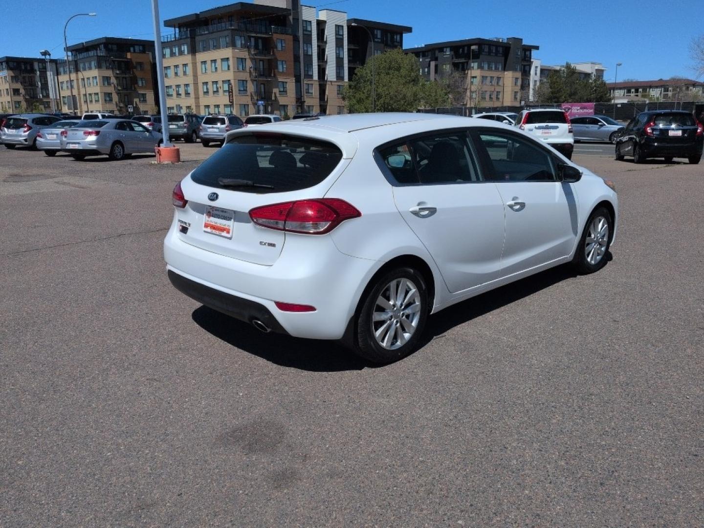 2015 WHITE Kia Forte5 EX (KNAFX5A85F5) with an 4 Cyl, 2.0L engine, Automatic transmission, located at 10890 W. Colfax Ave., Lakewood, CO, 80215, (303) 274-7692, 39.739914, -105.120132 - Photo#4