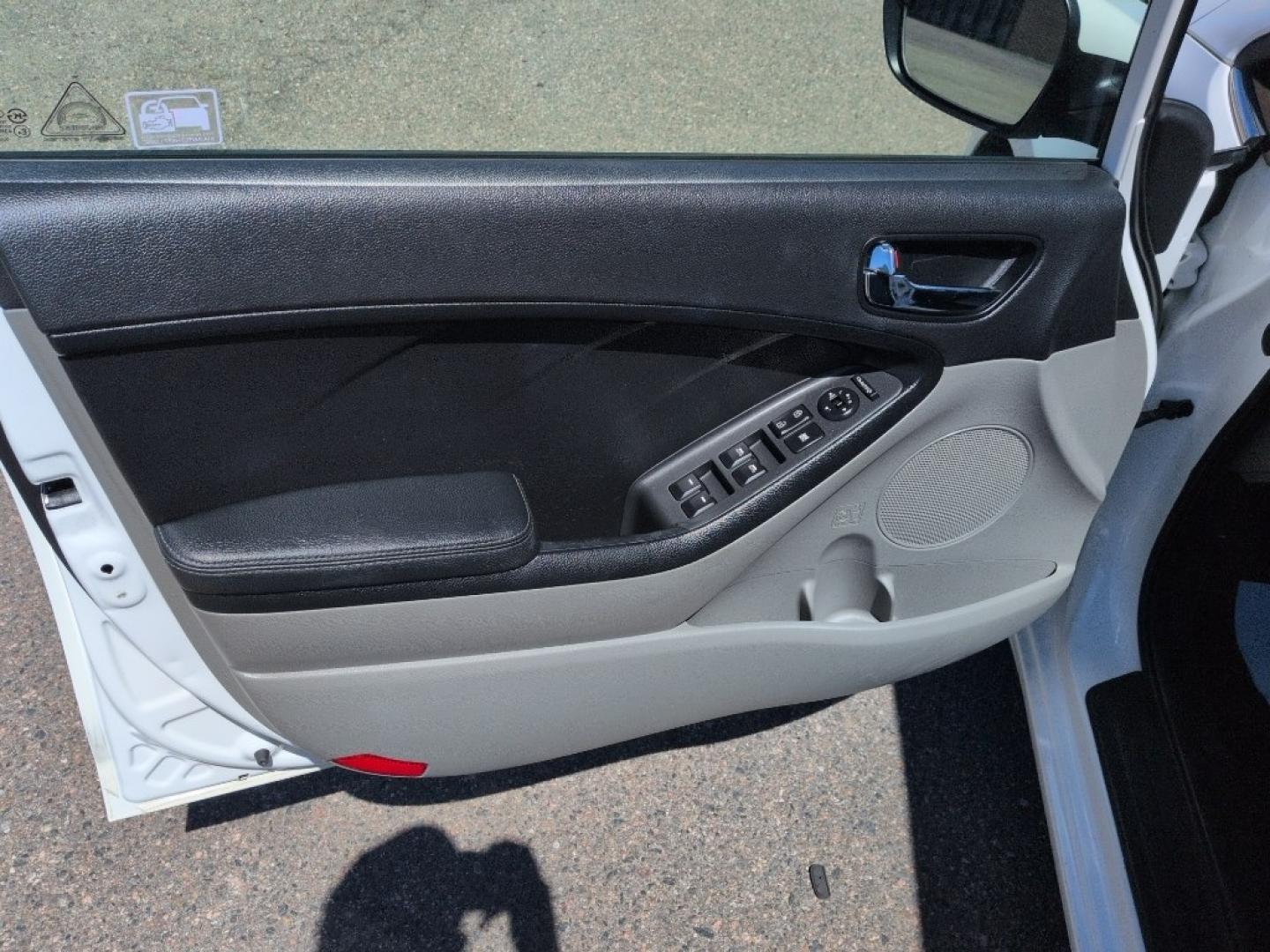 2015 WHITE Kia Forte5 EX (KNAFX5A85F5) with an 4 Cyl, 2.0L engine, Automatic transmission, located at 10890 W. Colfax Ave., Lakewood, CO, 80215, (303) 274-7692, 39.739914, -105.120132 - Photo#12